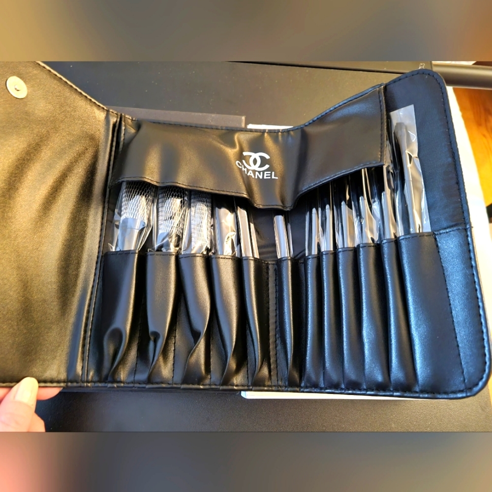 Chanel Makeup Brush sey